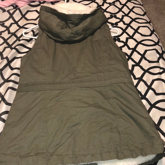 Vest - Picture 3 of 4